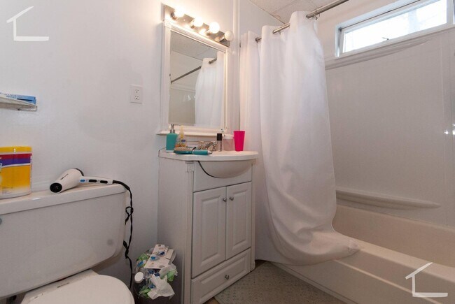 Building Photo - HUGE Brookline/Brighton 5-bed SEP2026