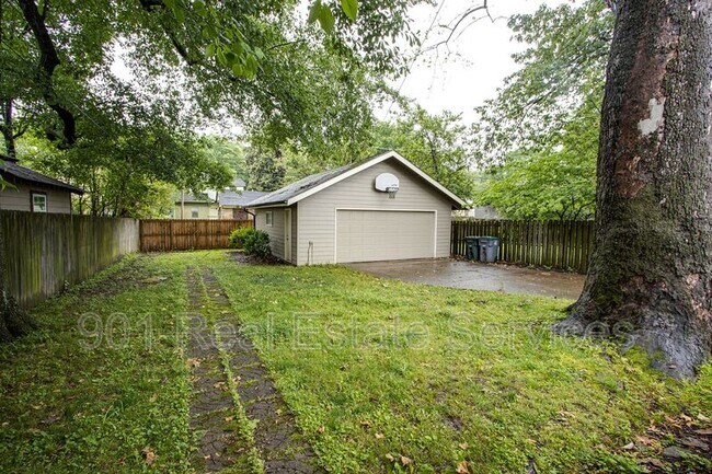 Building Photo - 1552 Forest Ave