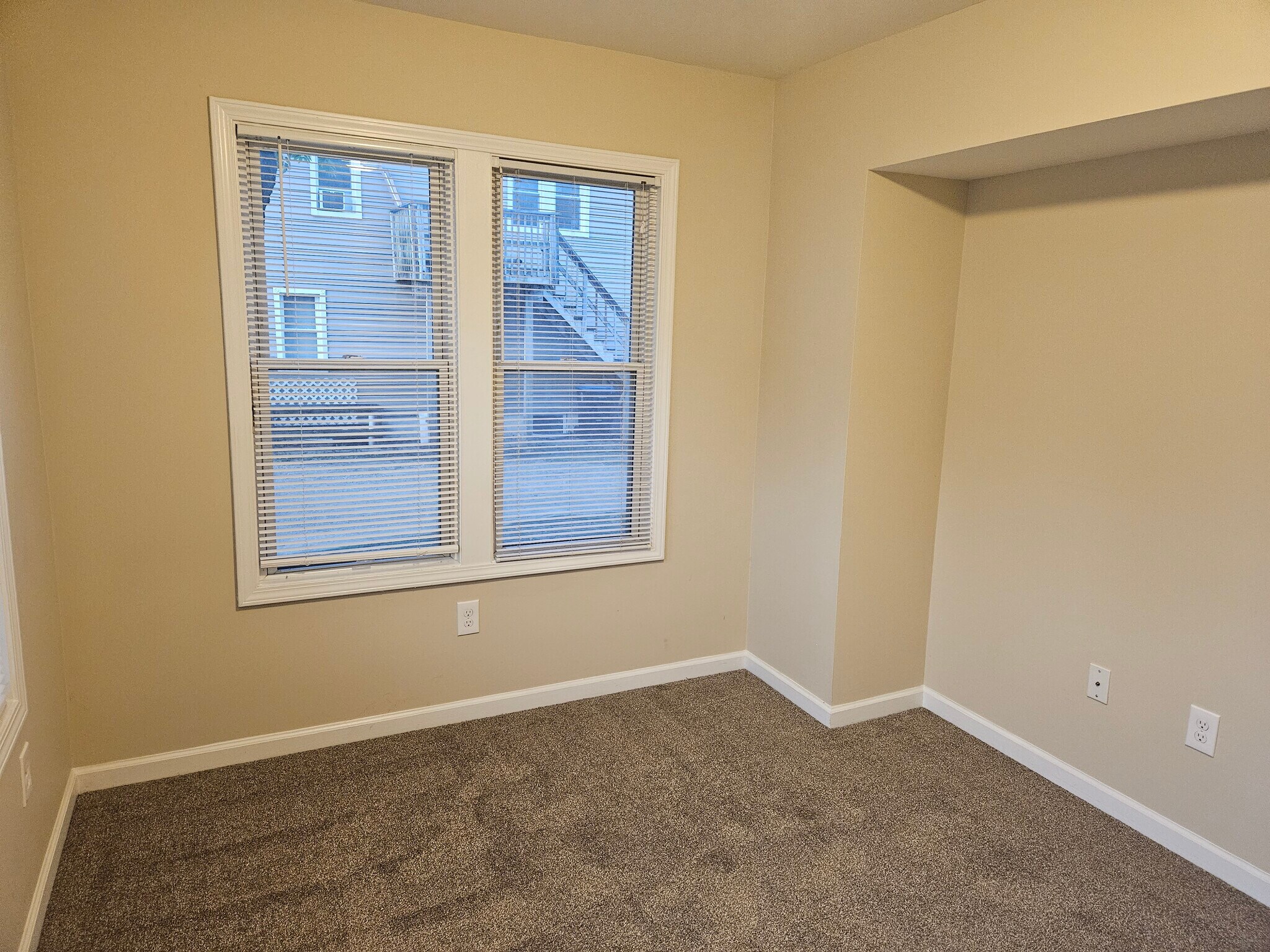 Building Photo - 118 Ballard St