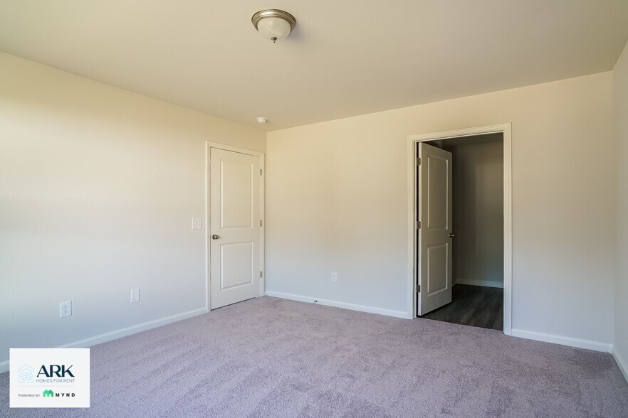 Building Photo - 2601 Provence Dr SE