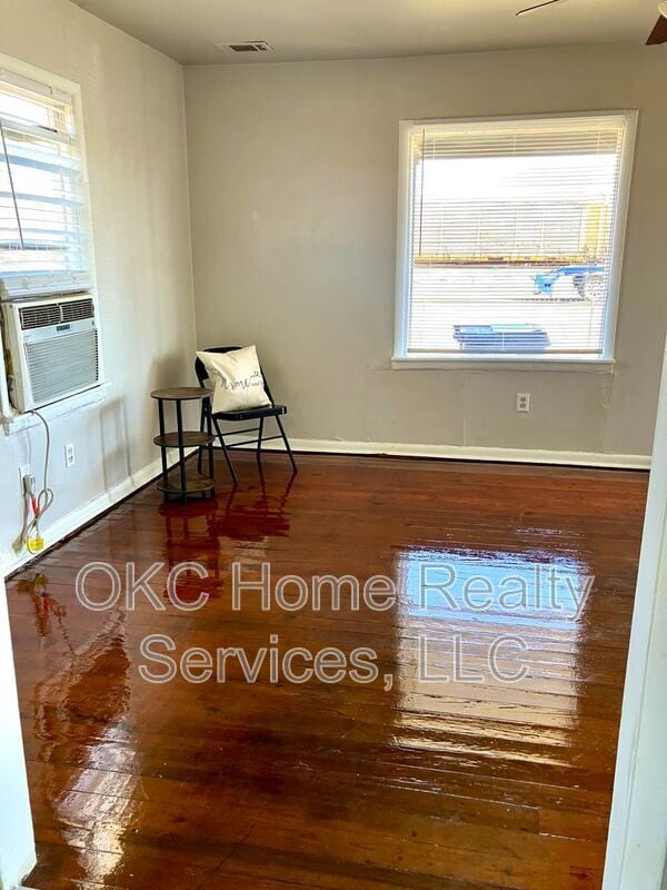 Building Photo - 137 SE 1st St