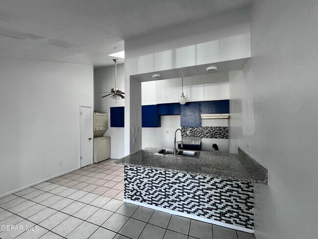 Building Photo - 5524 Oakbriar Cir