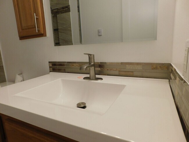 Building Photo - 869 Iowa Ave