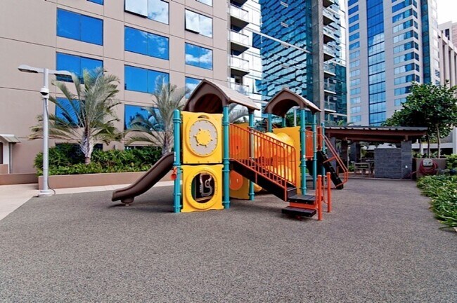 Building Photo - Luxurious Penthouse Living in Downtown Honolulu!