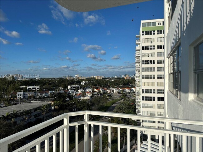 Building Photo - 2100 Sans Souci Blvd