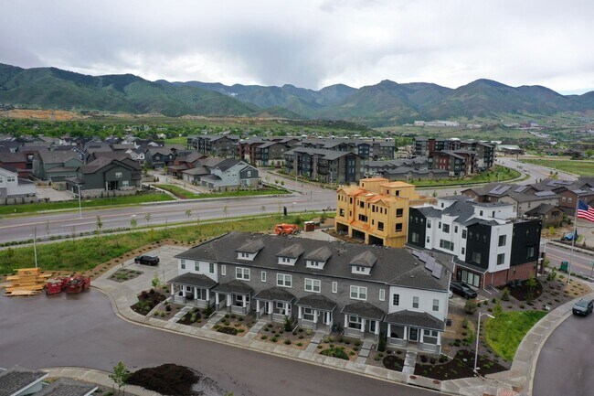 Building Photo - Sterling Ranch 3bed 3bath - like NEW!