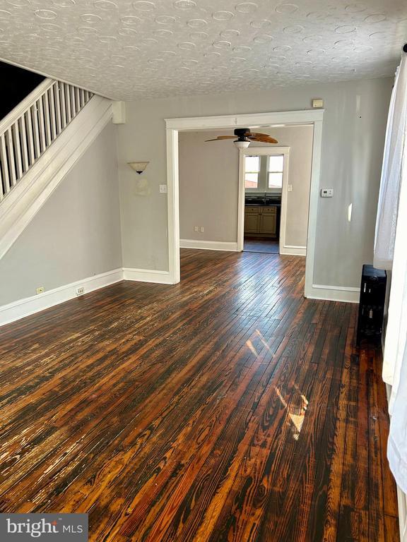 Building Photo - 133 E Main St