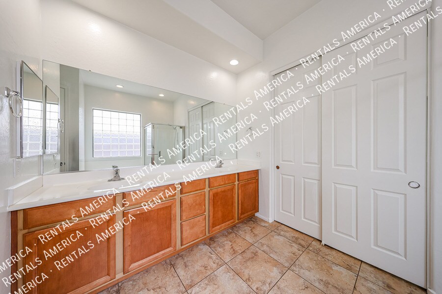 Building Photo - 6274 S View Ln