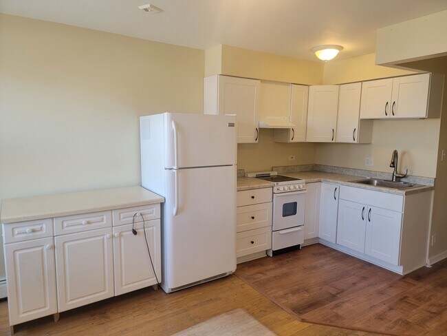 Building Photo - 6151 W Belmont Ave