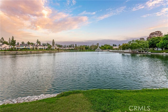 Building Photo - 17 Fallbrook