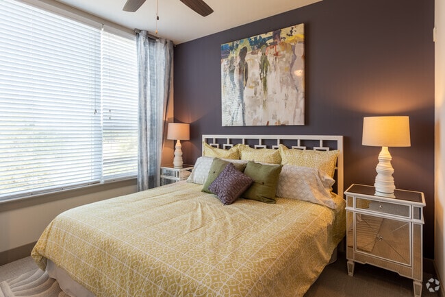 2BR, 2BA 1083SF - Echo