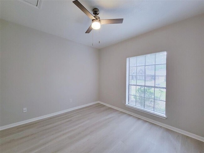 Building Photo - 12910 Golden Rainbow Dr