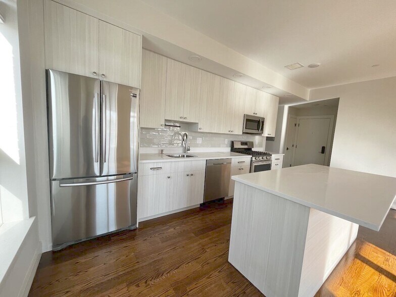 Building Photo - 7 Everett St