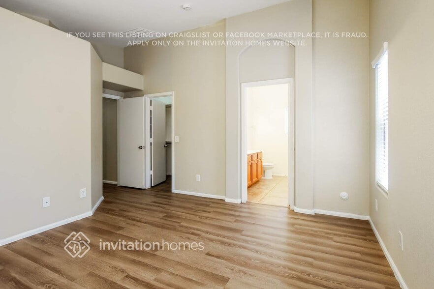 Building Photo - 16255 W Moreland St