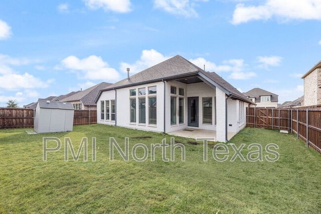 Building Photo - 332 Oak Hollow Way