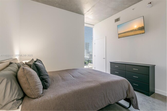 Building Photo - 151 SE 1st St