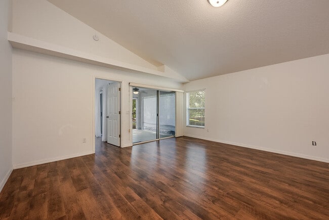 Building Photo - 39900 Bayview Dr