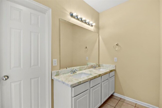 Building Photo - 12806 Pecan Shores Dr