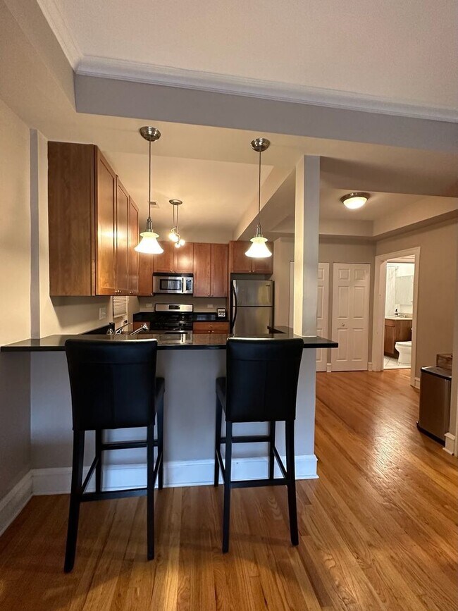 Building Photo - Oak Park Apartment!