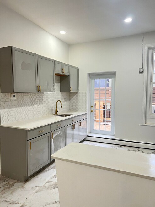Building Photo - 644 South St