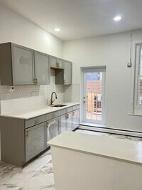 Building Photo - 644 South St