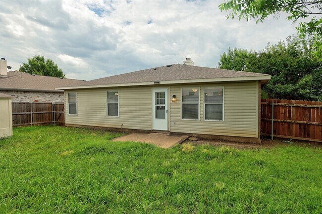 Building Photo - 4608 Cedar Crest Dr