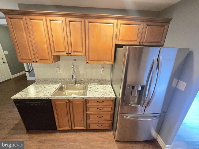 Building Photo - 3 Bedroom Pasadena Home