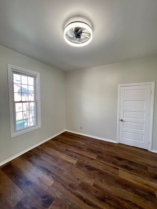 Building Photo - Renovated 3 Bed + 2 Bath Home in Los Angeles!