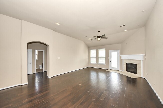 Building Photo - 7610 Willow School Dr