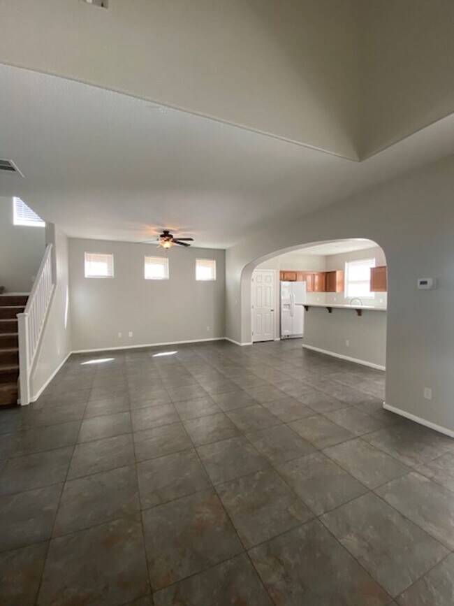 Building Photo - Southern Highlands 4 Bedroom- Single Famil...