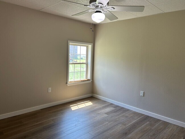 Building Photo - 4 Silver Hls Ln