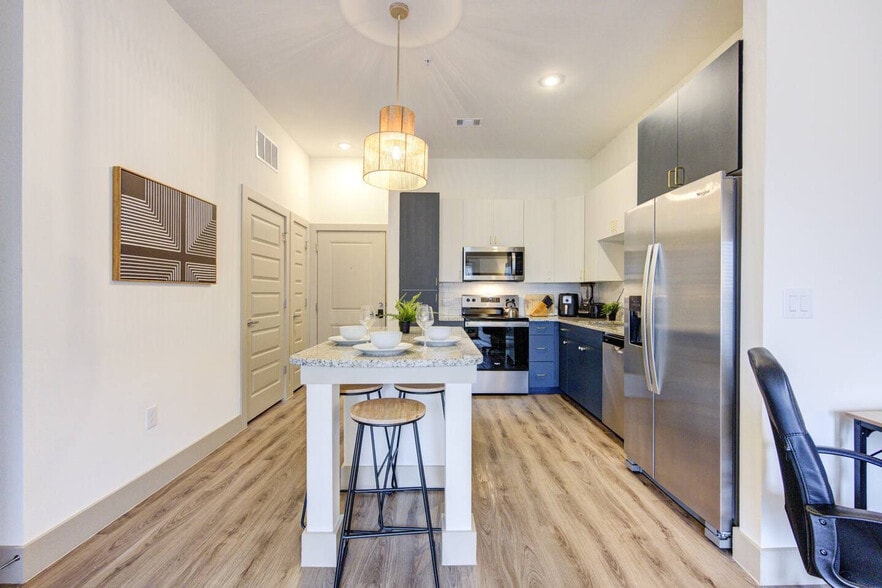 Building Photo - 18210 Park Row Blvd