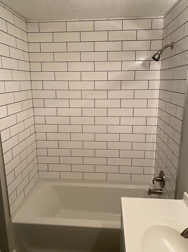 Building Photo - 6550 Summerdale