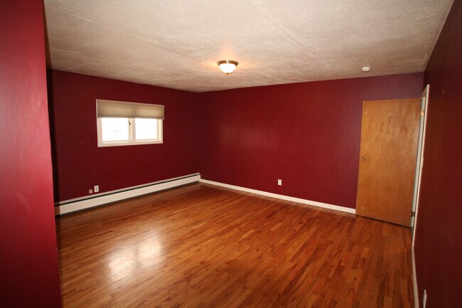 Building Photo - Single Family Home off Frontage Rd!