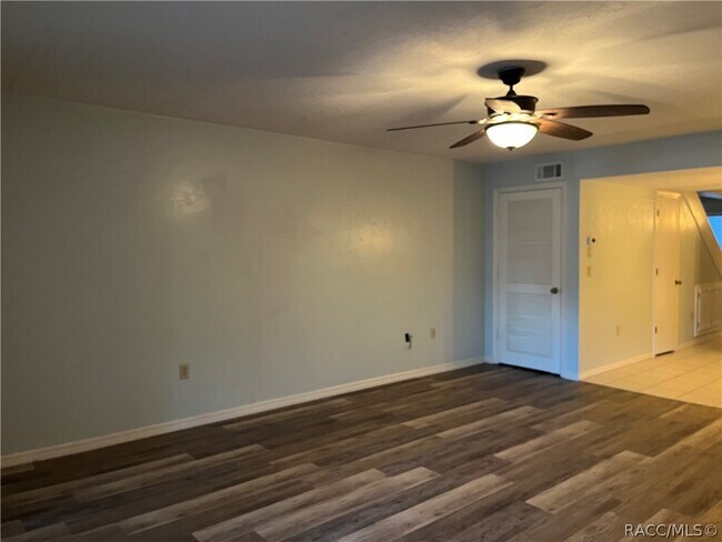 Building Photo - 715 E Hartford St