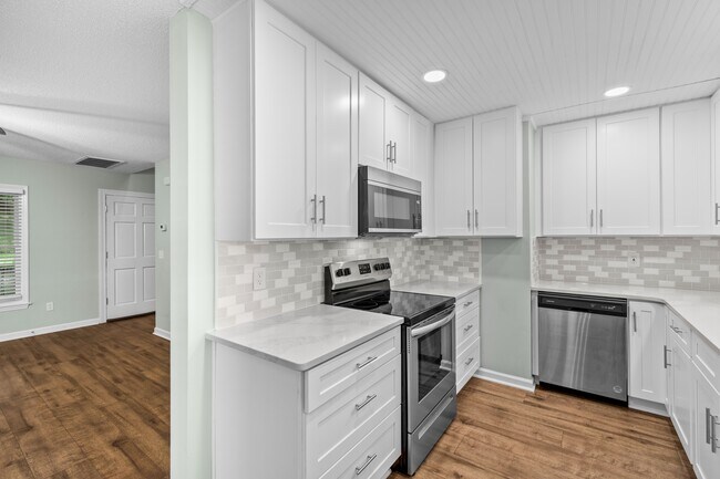 Building Photo - 311 S Willow Dr
