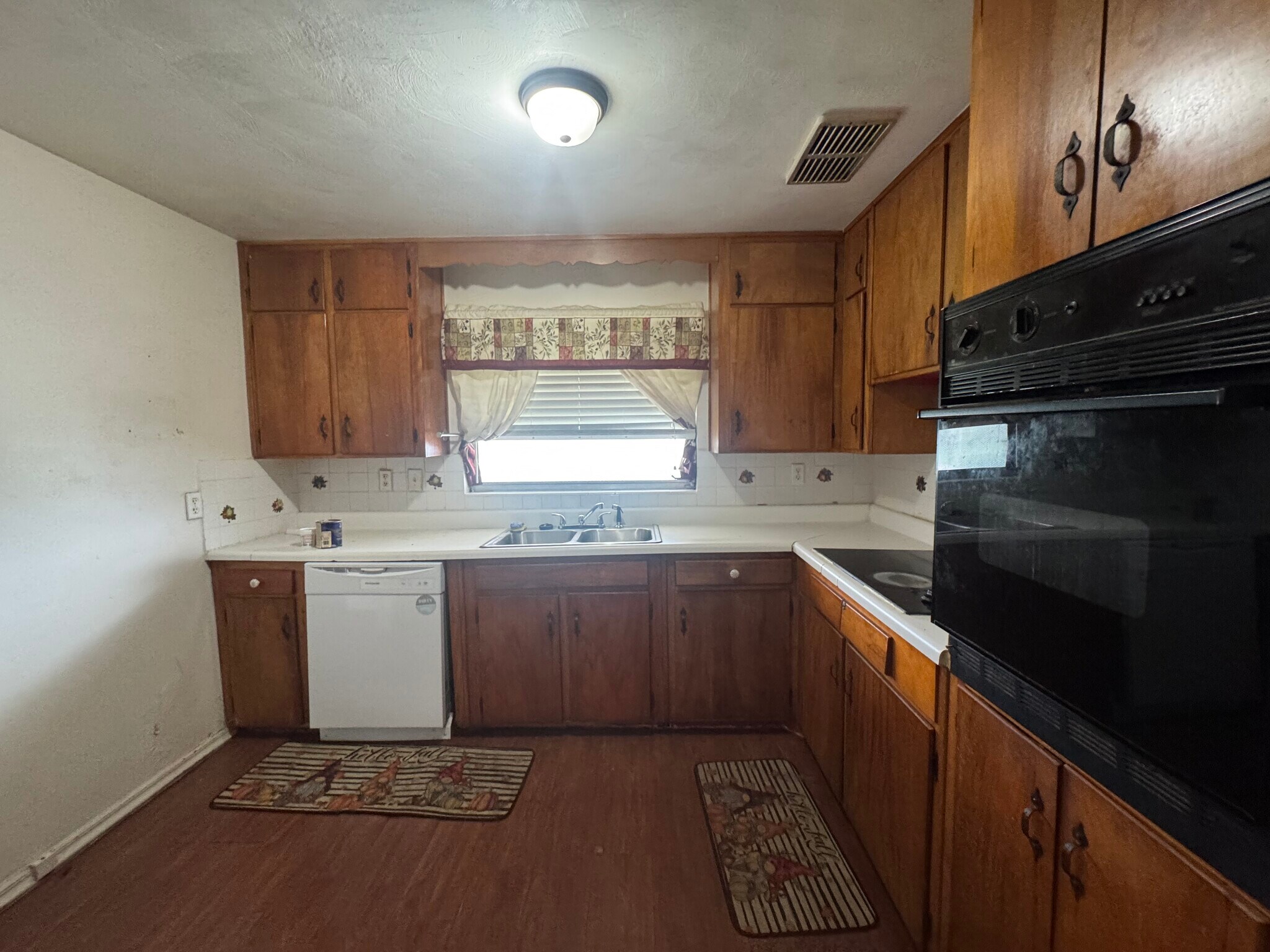 Building Photo - 357 Dubs Dr