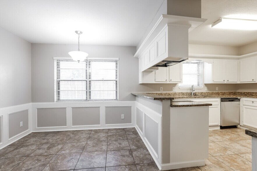 Building Photo - 11715 Gardenglen Dr