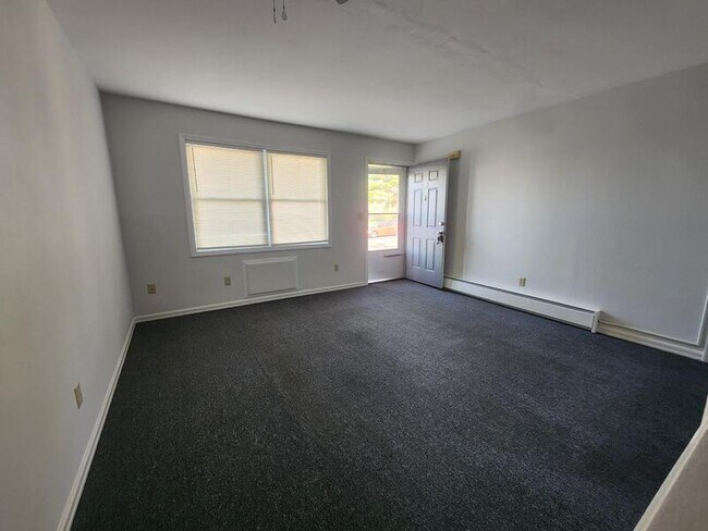 Building Photo - 9 Alexander Dr