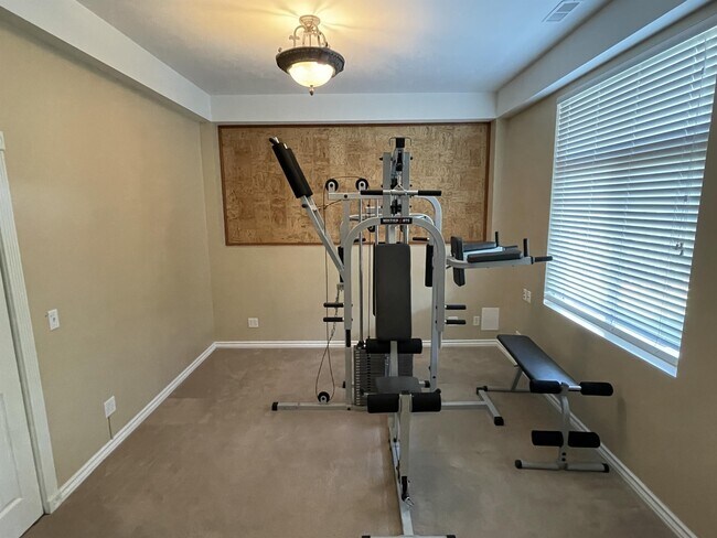 Building Photo - 561 Rocky Knoll Ln