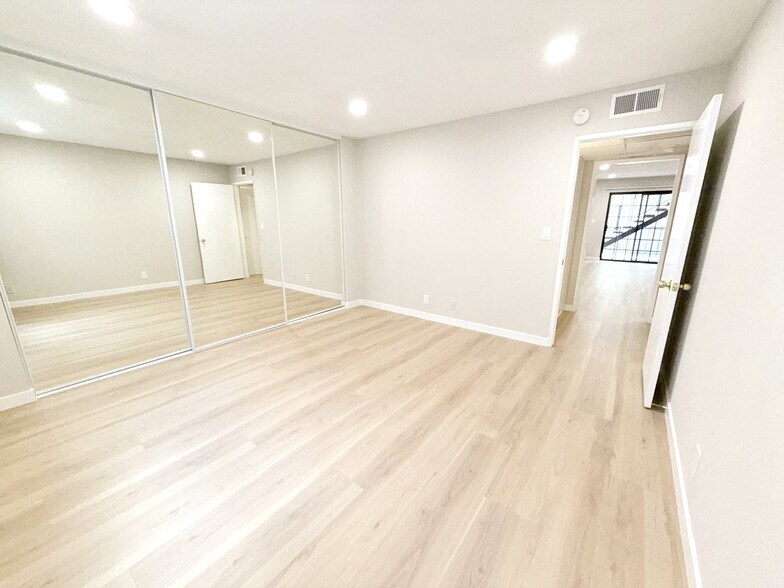 Building Photo - 620 E San Jose Ave