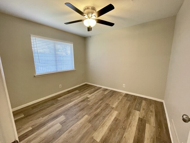 Building Photo - 2203 Canterbury Ct