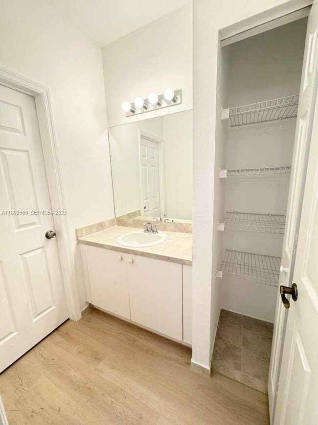 Building Photo - 2962 NW 35th Ave