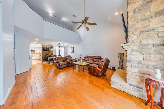Building Photo - 2819 Bering Dr