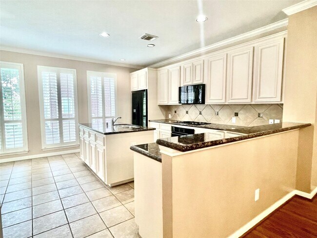 Building Photo - 32 Waugh Dr