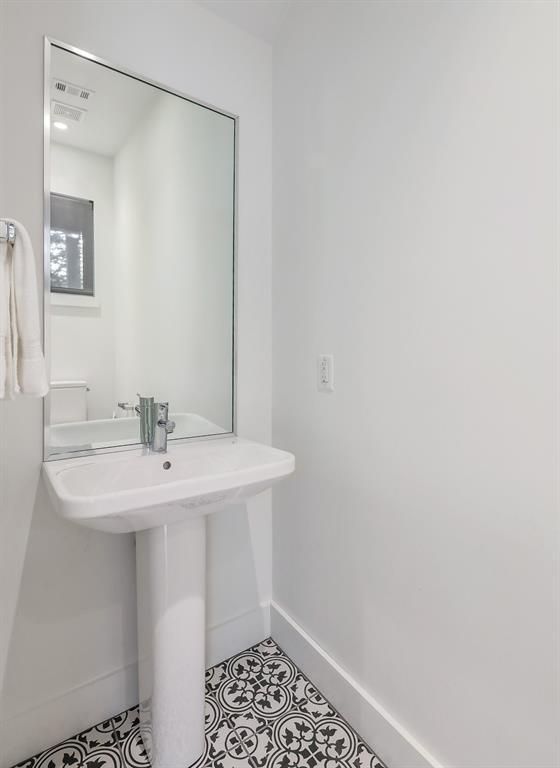 Building Photo - 2111 Brackenridge St
