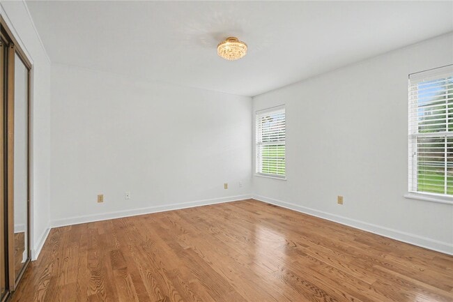 Building Photo - 102 Lexington Ln