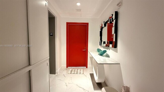 Building Photo - 460 NE 28th St