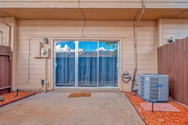 Building Photo - 7700 Creekbend Dr