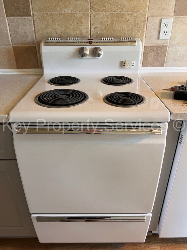 Building Photo - Charming One-Bedroom in Downtown Woodland